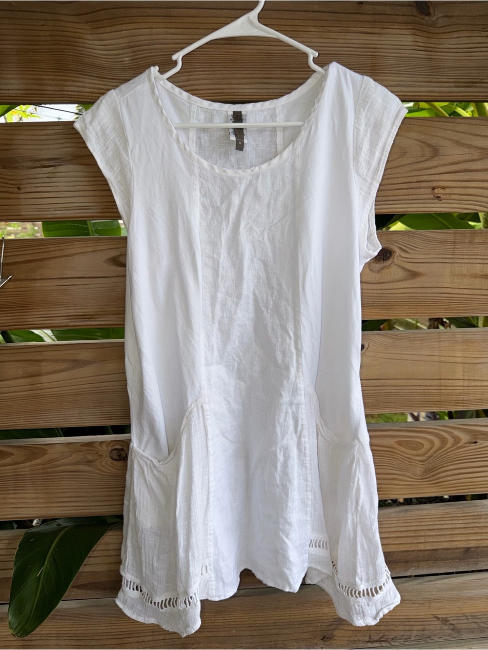 XCVI White 100% cotton Cap Sleeve A-Line Tunic with Crochet Hem